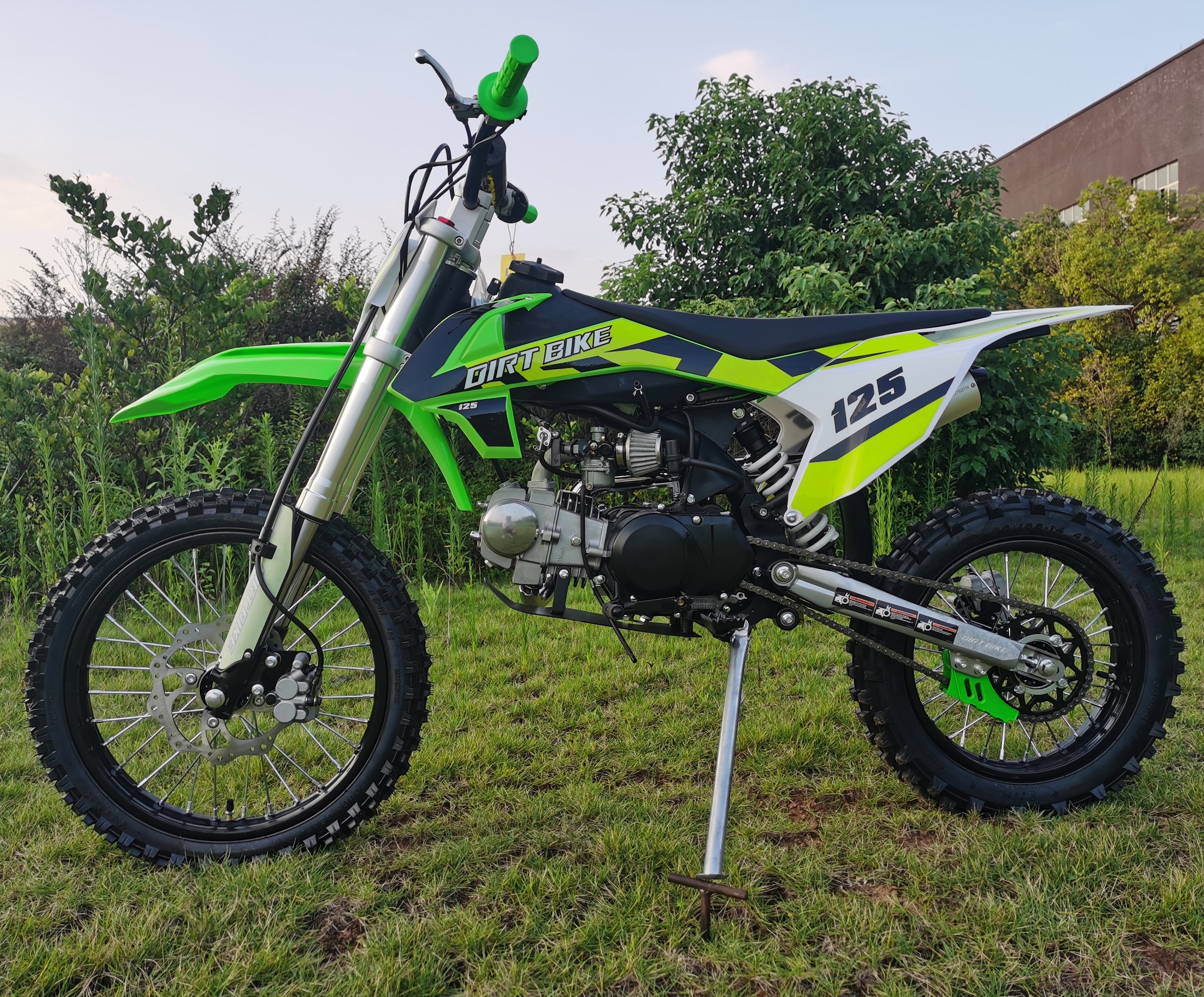 DG 02 125cc dirt bike in the Kuke range